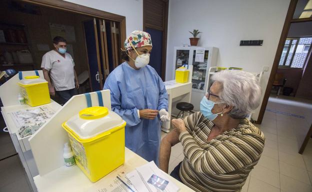 Sanidad insiste en que no hay desabastecimiento de vacunas de gripe en Cantabria