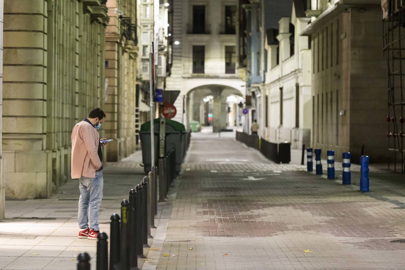 El toque de queda dejó vacias ls calles de Santander