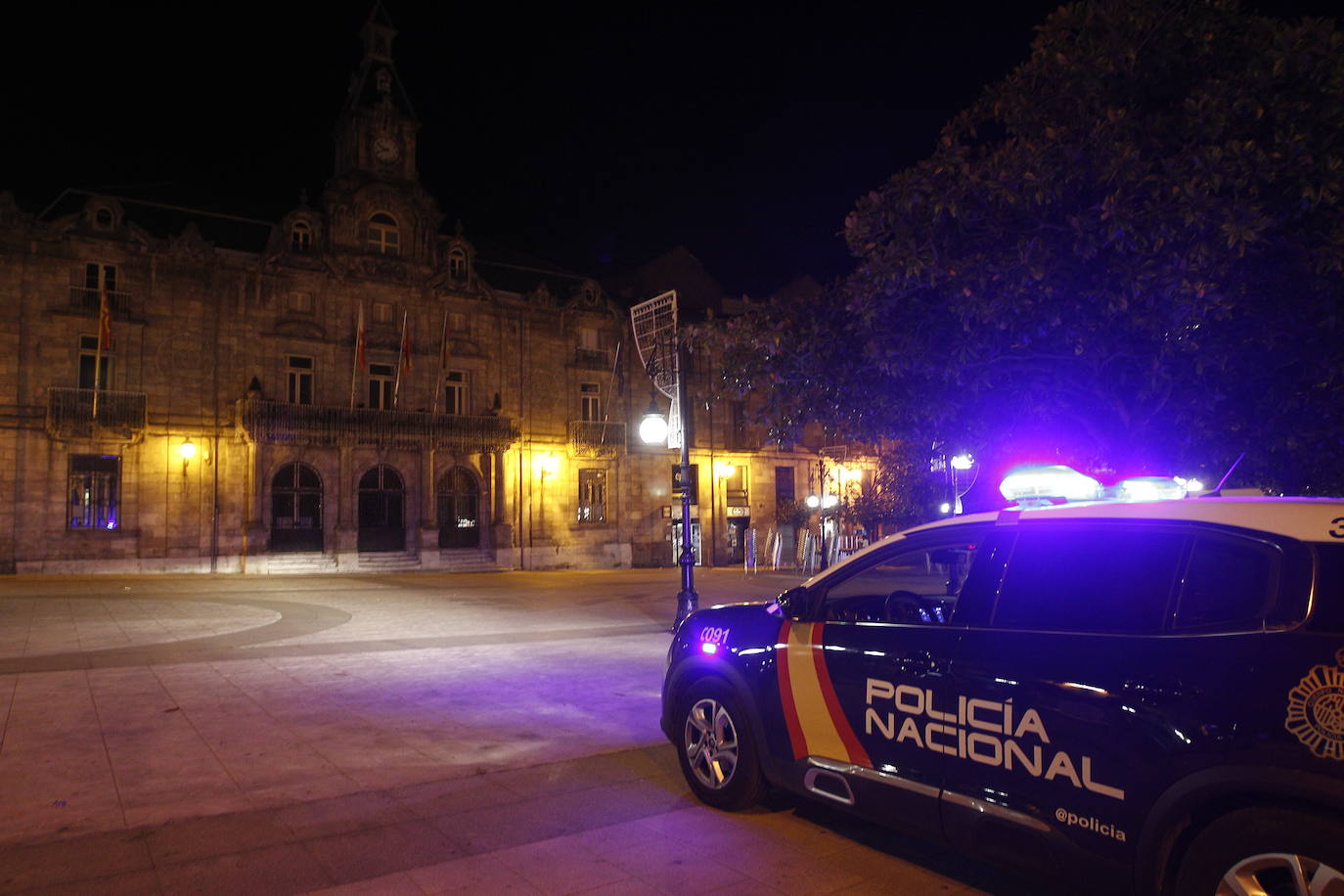 Las calles y bares de Torrelavega comenzarona vaciarse pasadas las 21.30