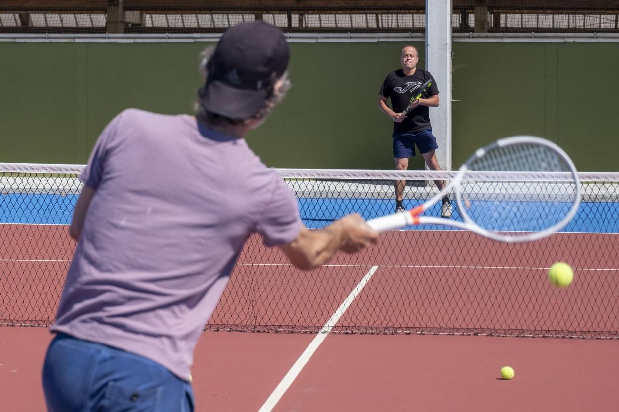 Una de las pistas de tenis del Complejo de La Albericia. Daniel Pedriza