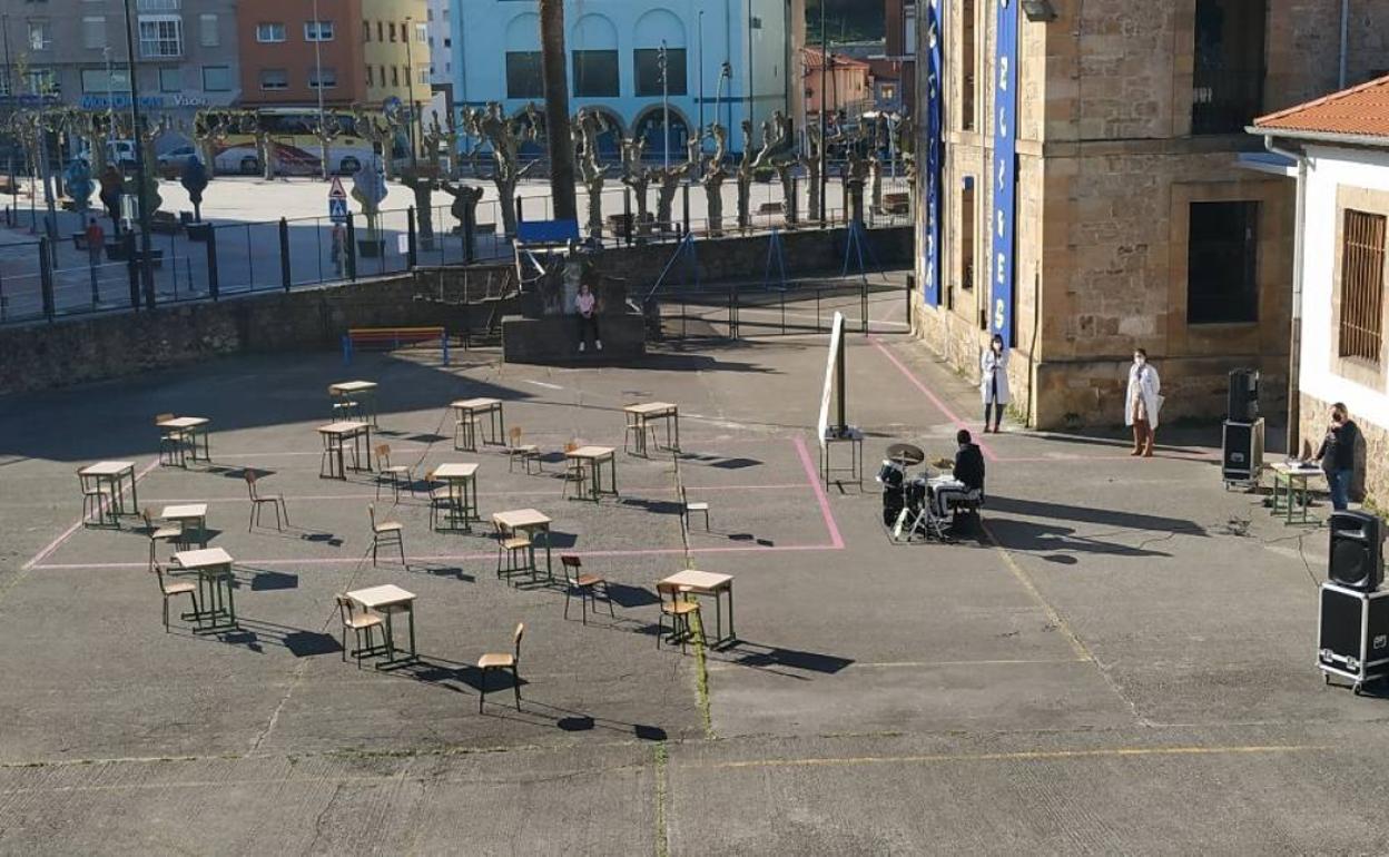 Patio de uno de los bloques de La Salle en Los Corrales