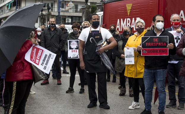 Once concentraciones con cientos de hosteleros piden a los ayuntamientos que se les anulen tasas e impuestos