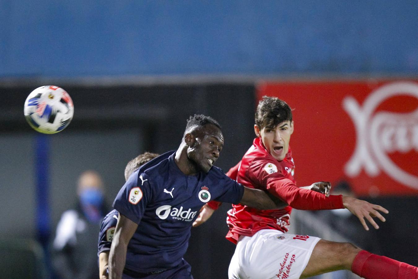 El partido entre el Laredo y el Racing en San Lorenzo terminó con empate sin goles