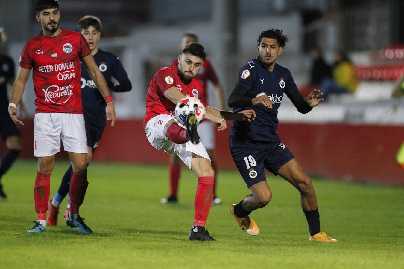 El partido entre el Laredo y el Racing en San Lorenzo terminó con empate sin goles