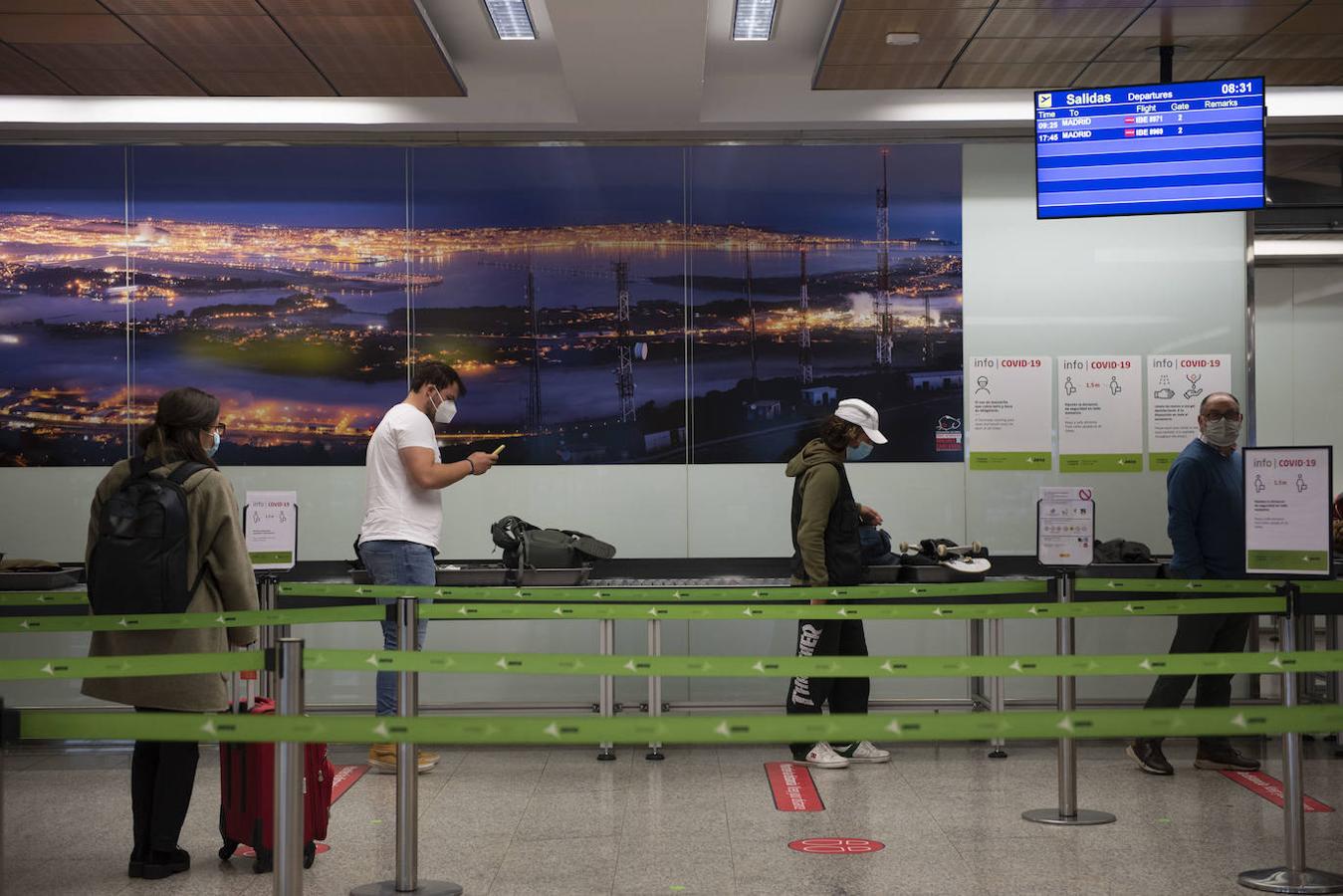 El aeropuerto Seve Ballesteros exige pruebas PCR a los viajeros procedentes de zonas de riesgo.