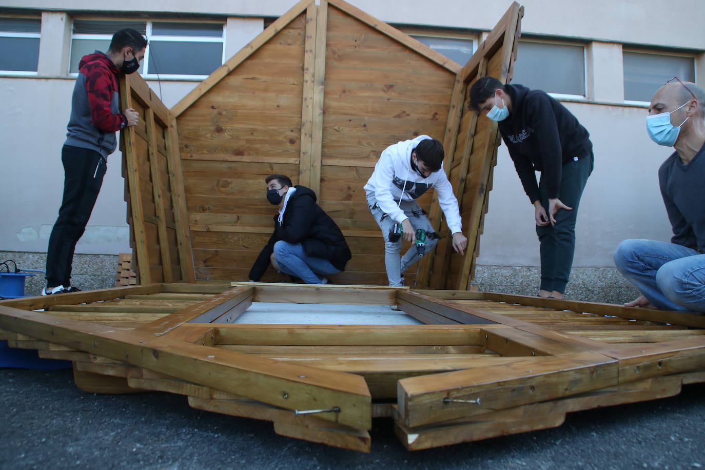 Construcción de una caseta de madera, cuyo diseño e instalación lo realizaron los alumnos de Formación Profesional Básica de ciclo de Madera del IES Ricardo Bernardo