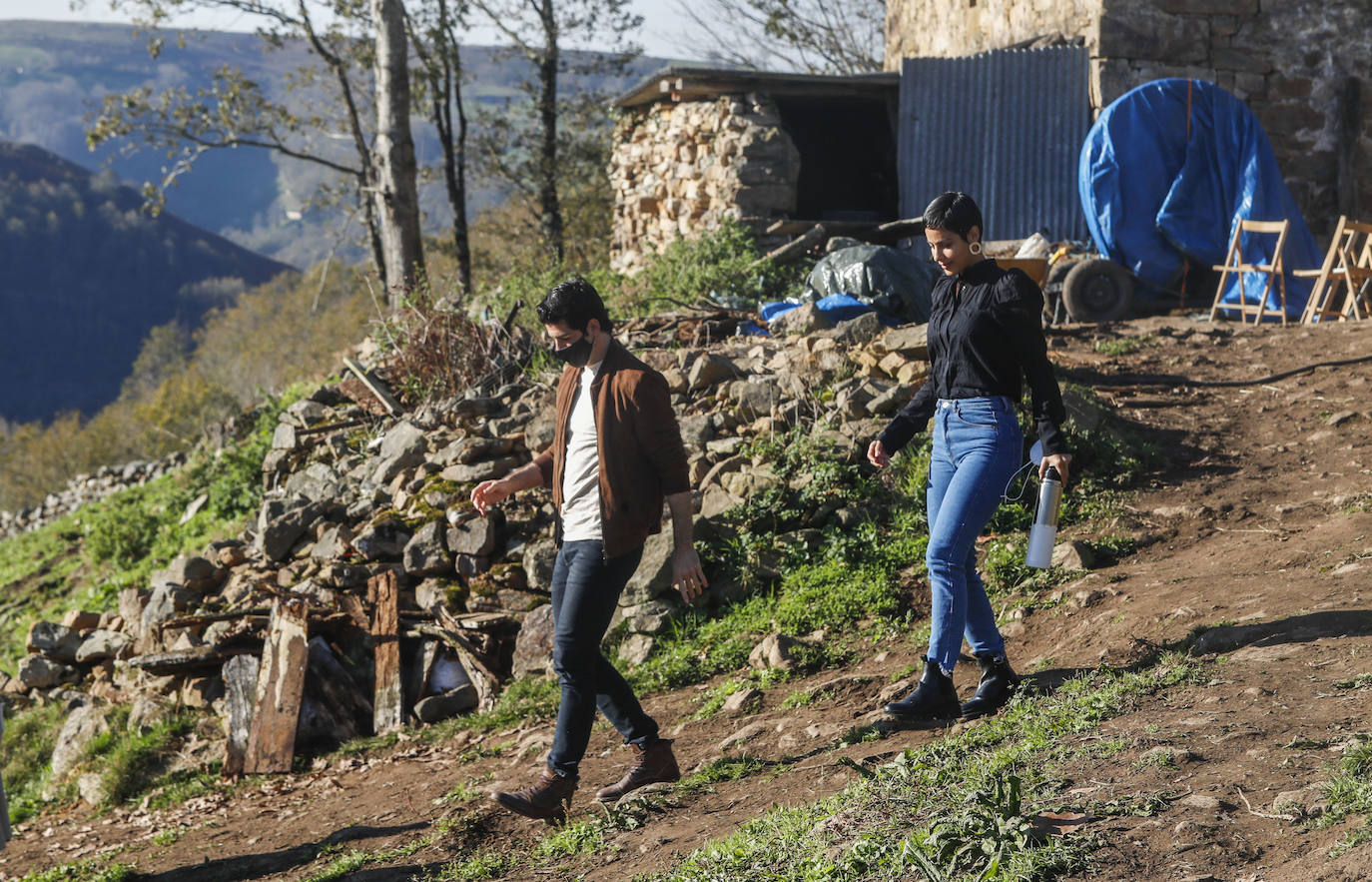 'Dos vacas y una burra', la película que vuelve a unir, después de 20 años, a Miguel Ángel Muñoz y Pablo Puyol, comienza a rodarse en pueblos de Cantabria.