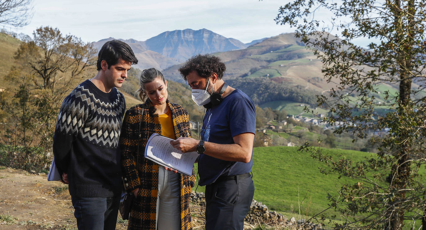 'Dos vacas y una burra', la película que vuelve a unir, después de 20 años, a Miguel Ángel Muñoz y Pablo Puyol, comienza a rodarse en pueblos de Cantabria.