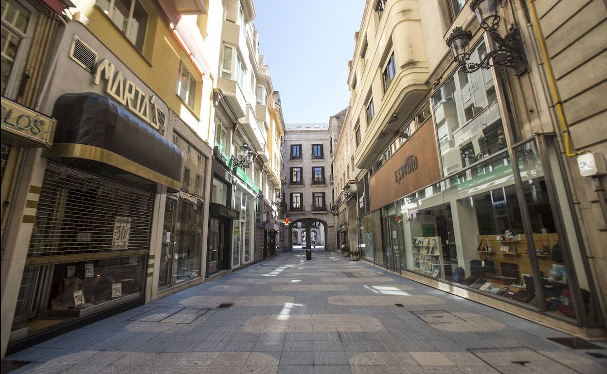 Comercios cerrados y calles vacías, durante el primer estado de alarma.