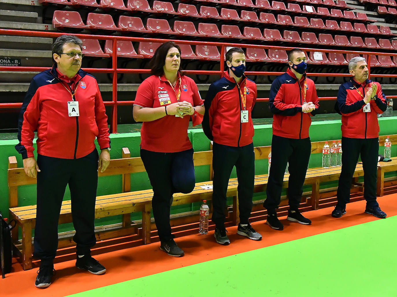 España logra una contundente vitoria ante Eslovaquia (32-21) en el único partido preparatorio para el Europeo, disputado en Torrelavega.