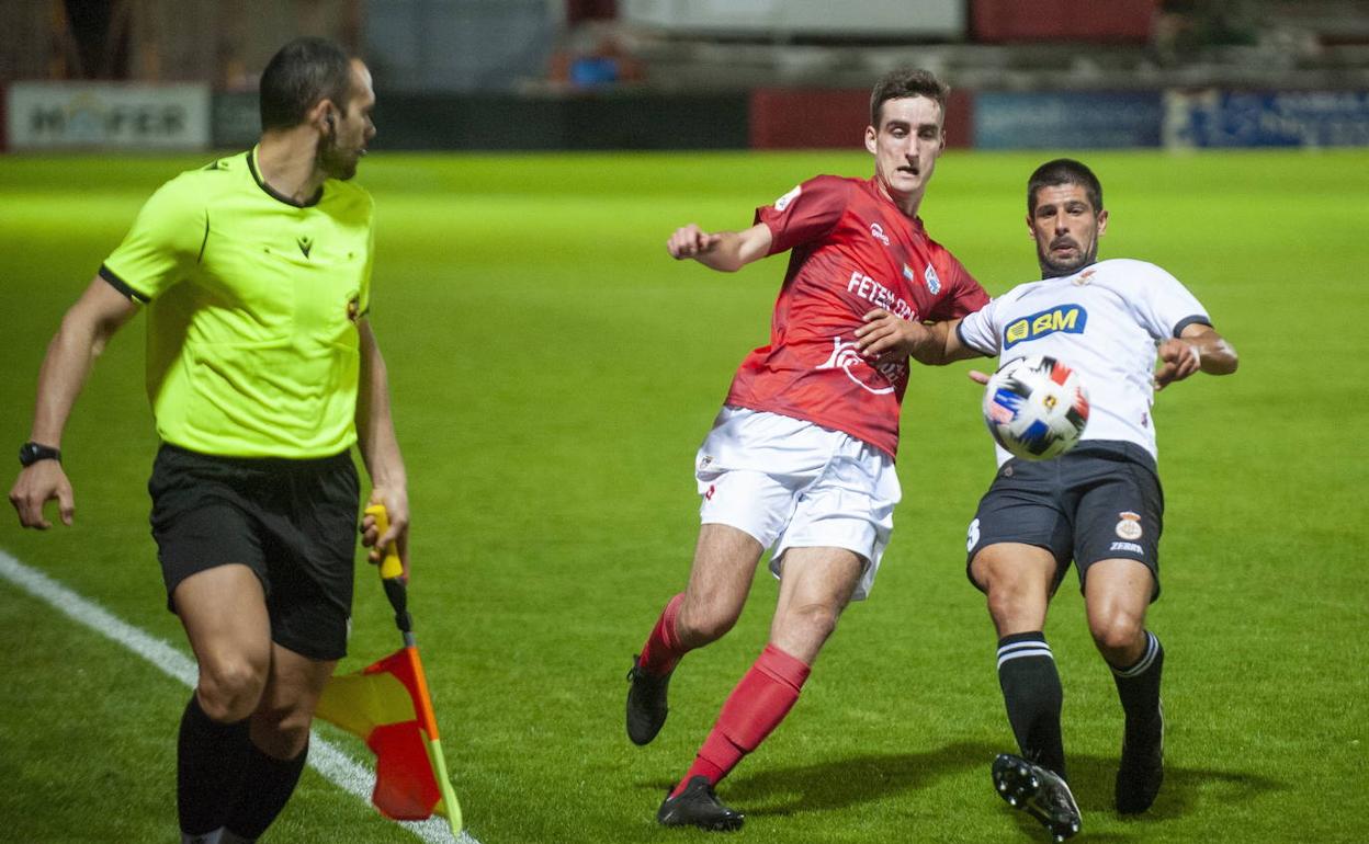 Álvaro, en la imagen frente al RealUnión, aspira a ser titular.