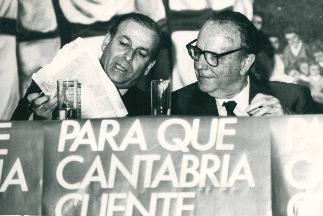 1989. Elecciones al Parlamento Europeo. En la imagen, Hormaechea junto a Manuel Fraga Iribarne.