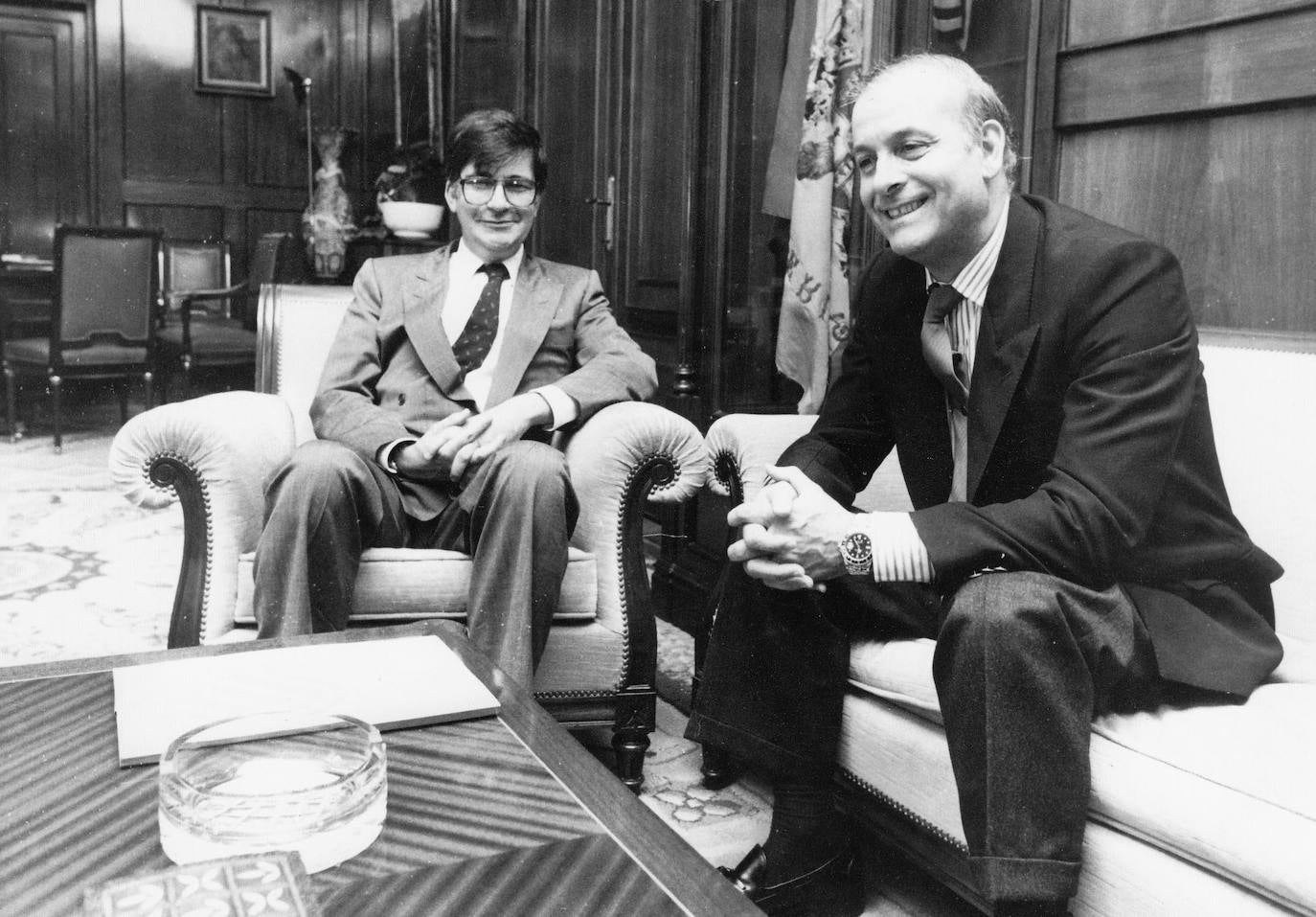 1990. Ernest Lluch y Juan Hormaechea.