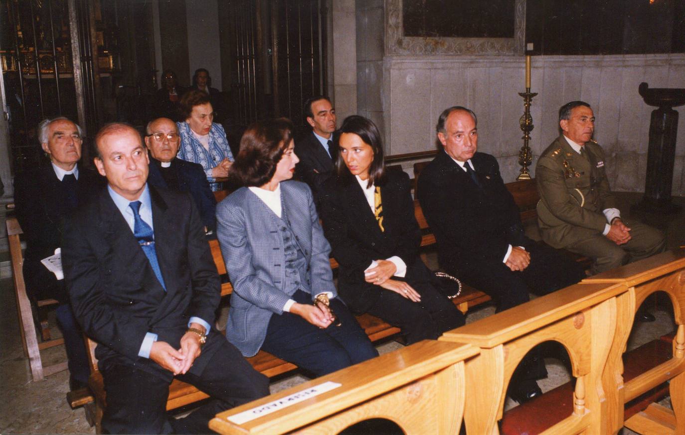 1993. Juan Hormaechea y Manuel Huerta con sus esposas en el funeral de Emilio Botín (padre).