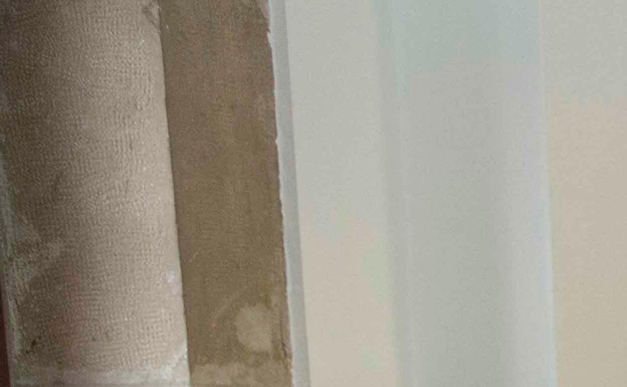 La alcaldesa Esther Bolado, y el rector de la Universidad Europea del Atlántico, Rubén Calderón (ambos a la derecha), rubrican el c