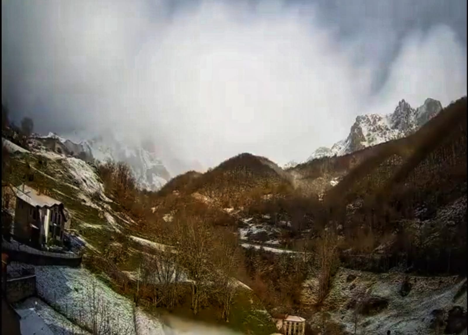 Imagen de Espinama (Liébana) de esta mañana.