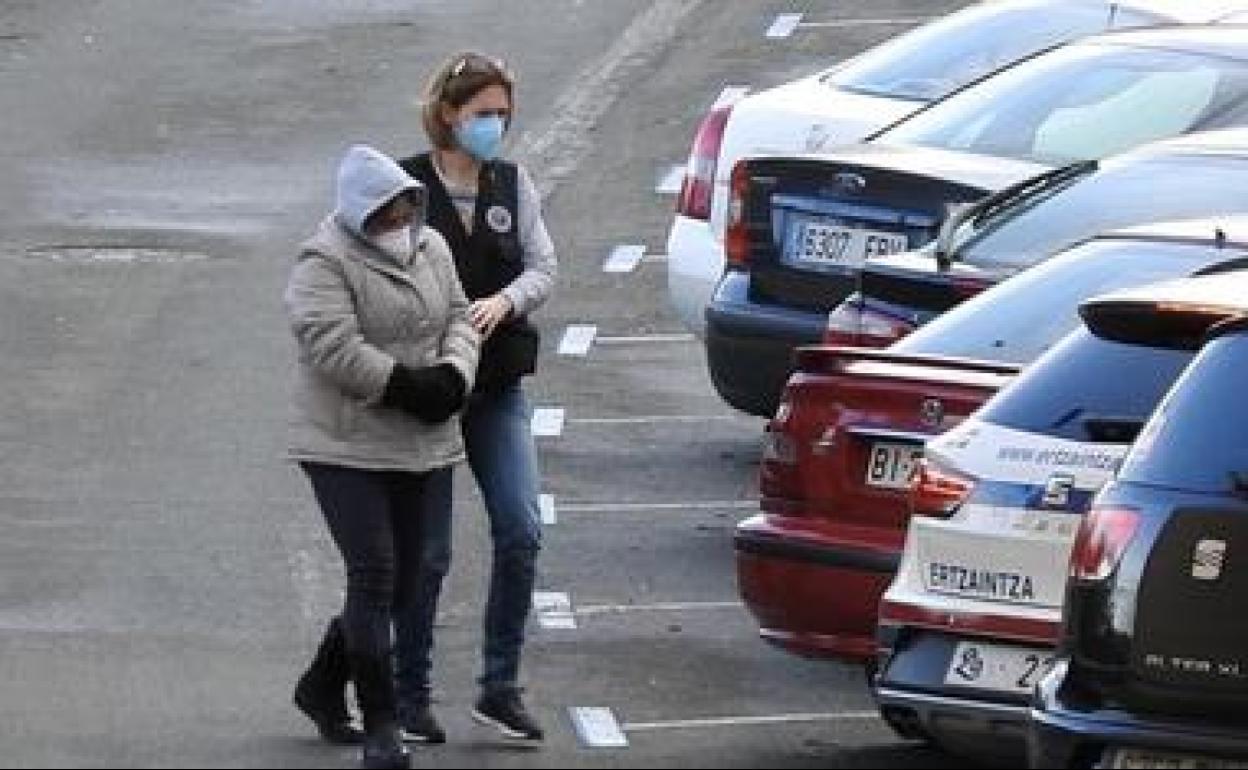 «Está en casa con neumonía o de viaje en Castro», se excusaba la pareja del hombre descuartizado en Barakaldo