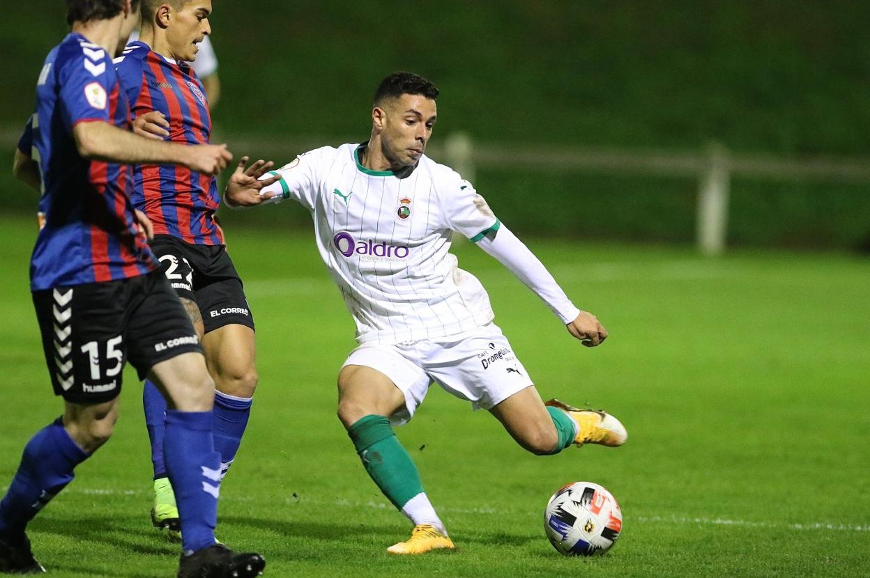 Álvaro Bustos, en el partido del miércoles ante el Leioa.