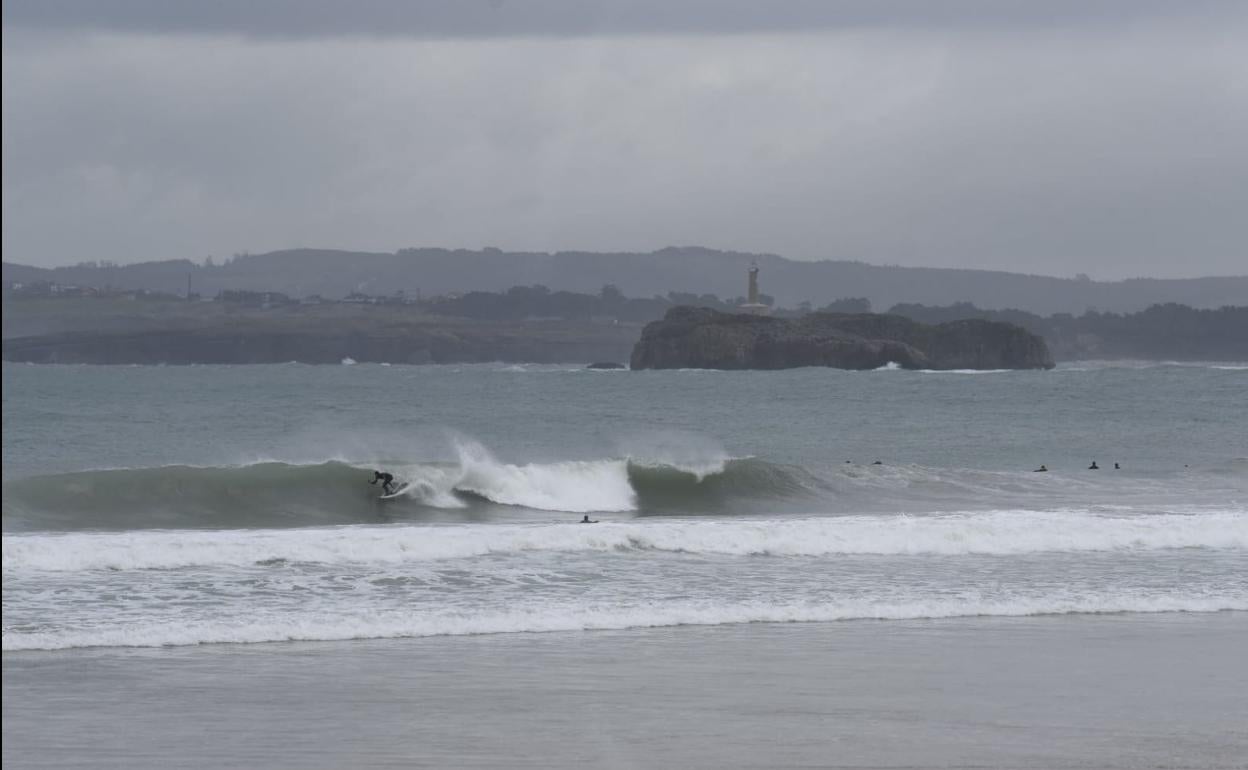 'Dora' deja fuertes rachas de viento en Castro, Tresviso y Santander y mucha lluvia en Soba