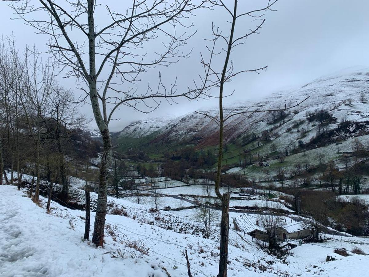 Fotos: &#039;Dora&#039; trae viento, lluvia y nieve a Cantabria