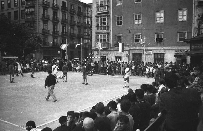 Aquellos partidos de balonmano en la Plaza de Pombo.