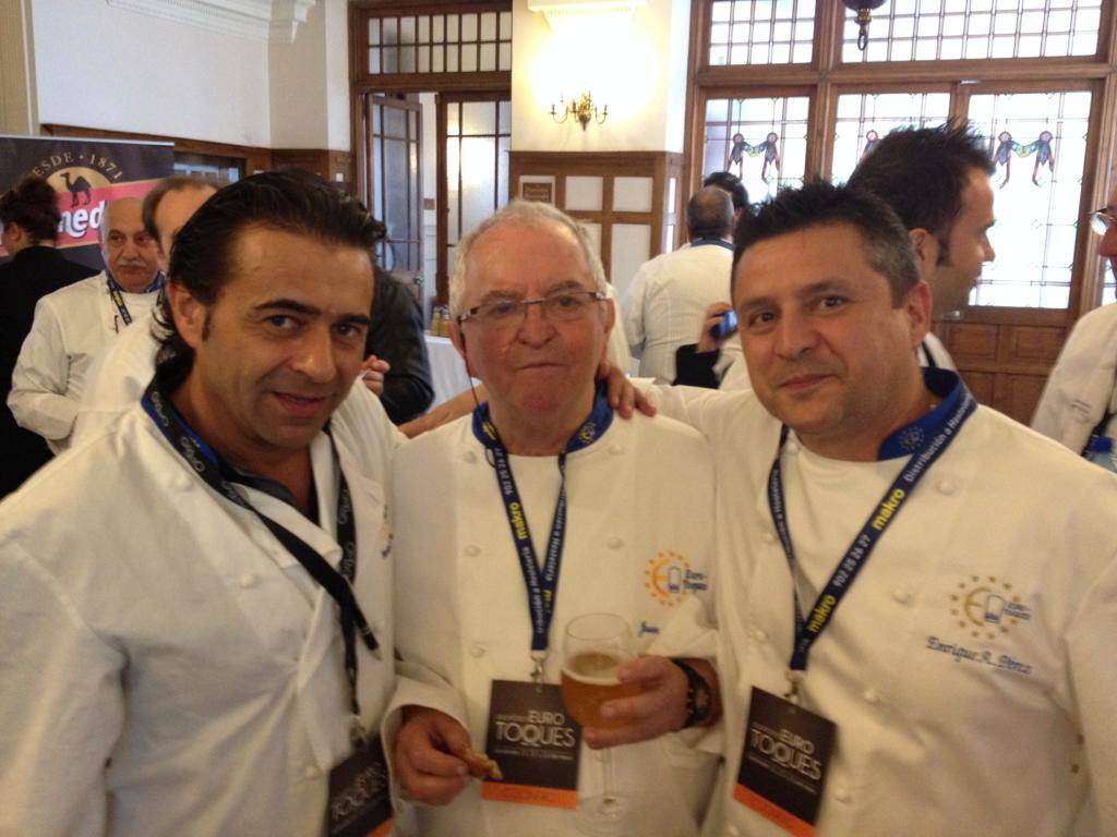 Nacho Basurto, Juan Mari Arzak y Kike Pérez, en el congreso de Euro-Toques celebrado en Santander en 2014. 