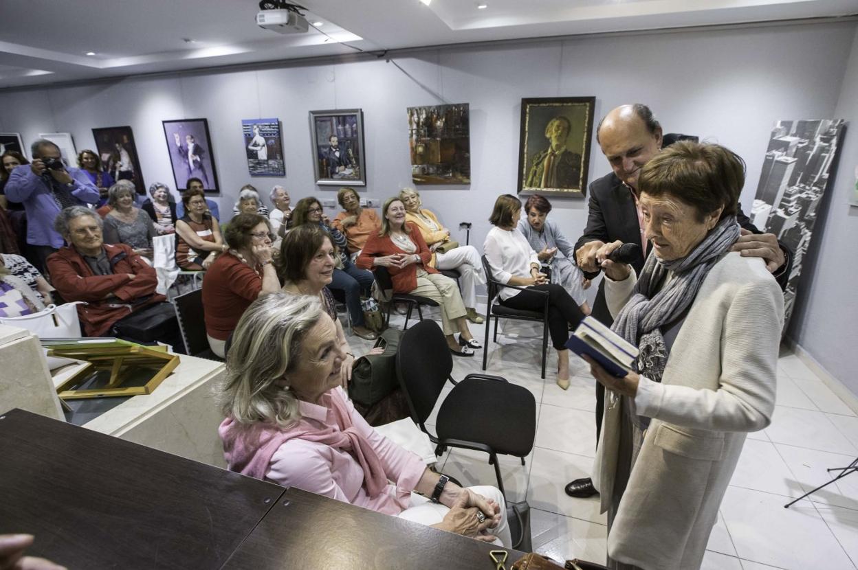 En la sede se han organizado todo tipo de actos culturales, como este homenaje a Gloria Torner.