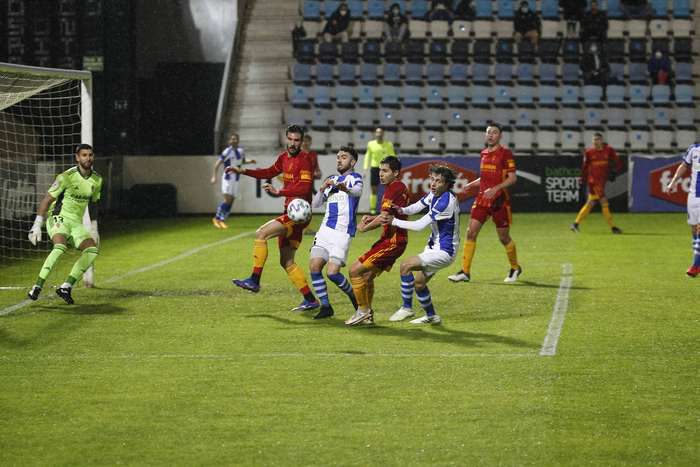 La Gimnástica perdió ante el Zaragoza en un partido en el que el público volvió al Malecón