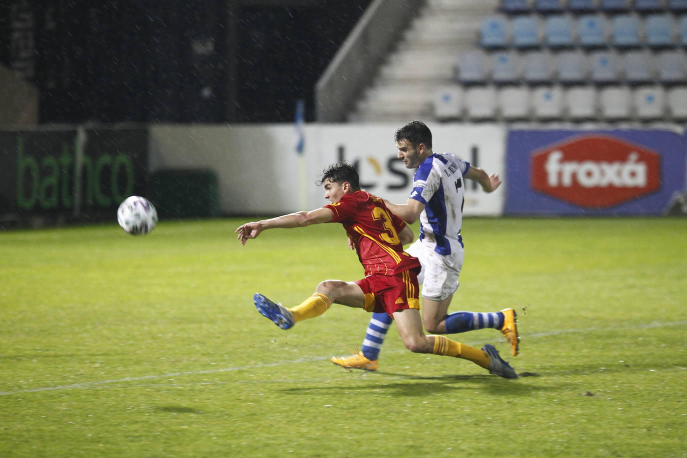 La Gimnástica perdió ante el Zaragoza en un partido en el que el público volvió al Malecón