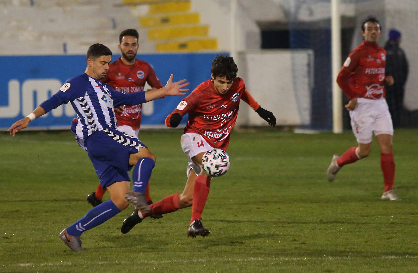 El Laredo se despidió del sueño de la Copa del Rey tras caer por 4-1 ante el Alcoyano en la eliminatoria de primera ronda, disputada en el estadio de El Collao