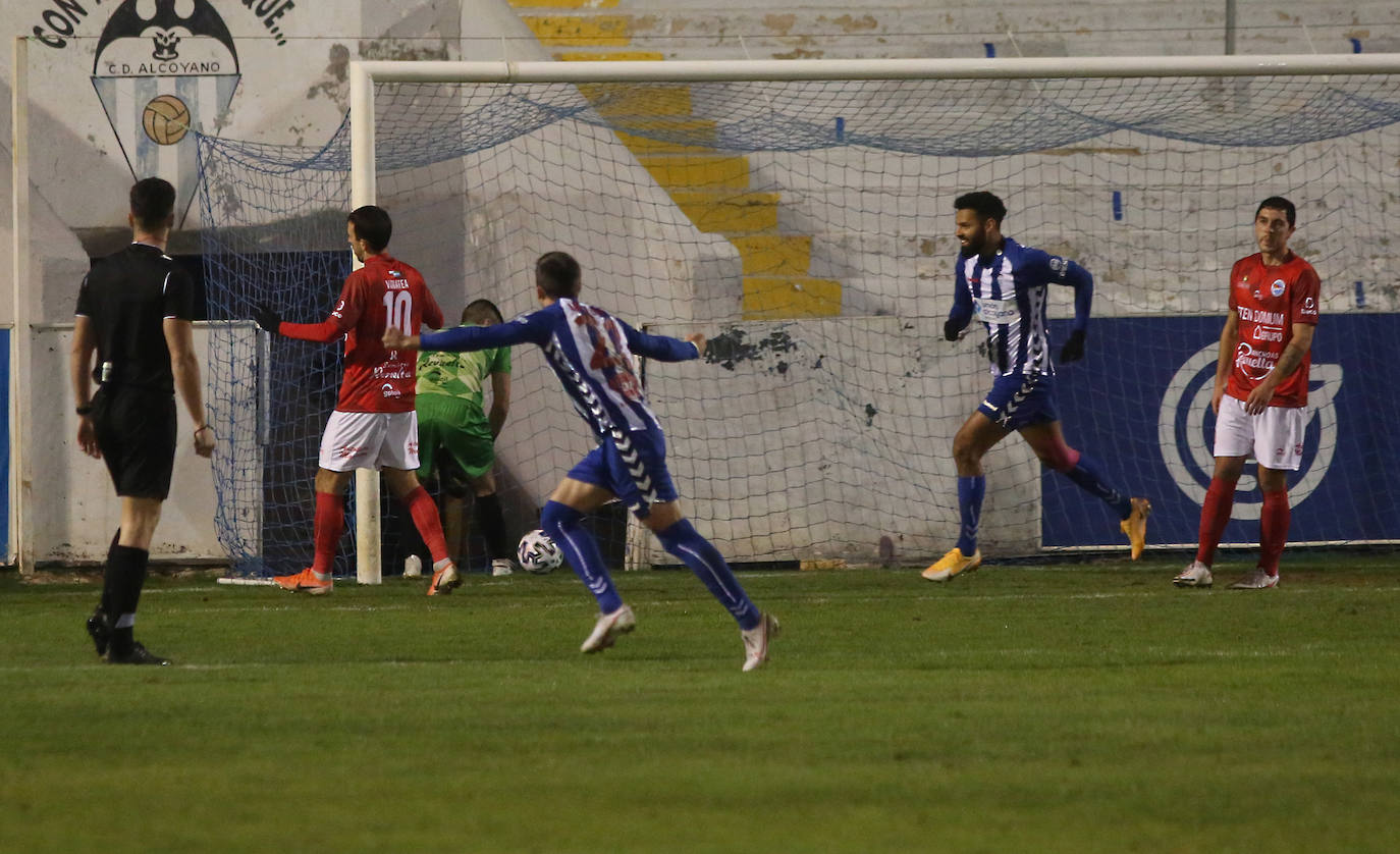 El Laredo se despidió del sueño de la Copa del Rey tras caer por 4-1 ante el Alcoyano en la eliminatoria de primera ronda, disputada en el estadio de El Collao