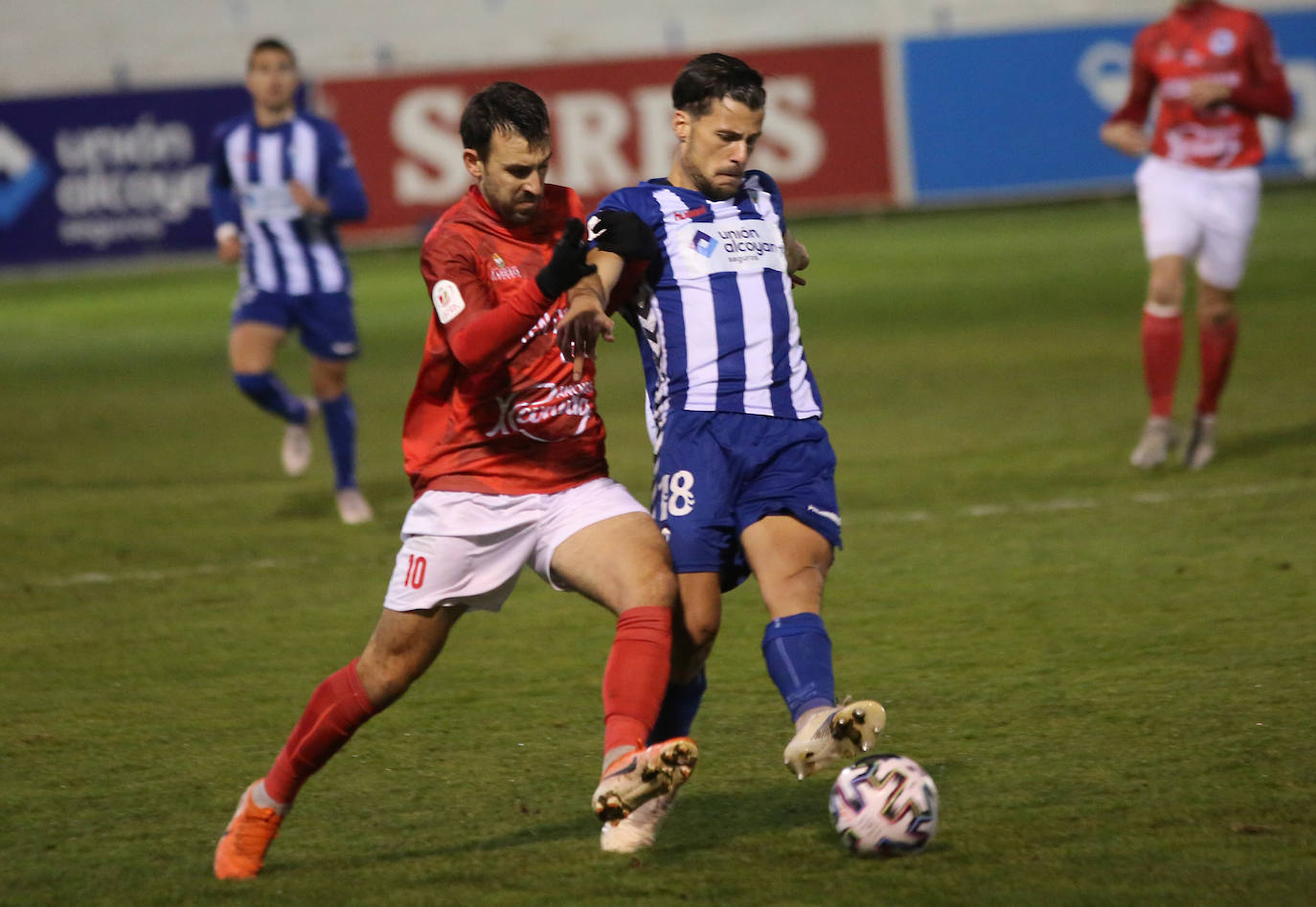 El Laredo se despidió del sueño de la Copa del Rey tras caer por 4-1 ante el Alcoyano en la eliminatoria de primera ronda, disputada en el estadio de El Collao