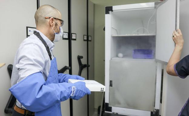 Cantabria recibe cuatro ultracongeladores para almacenar la vacuna del coronavirus