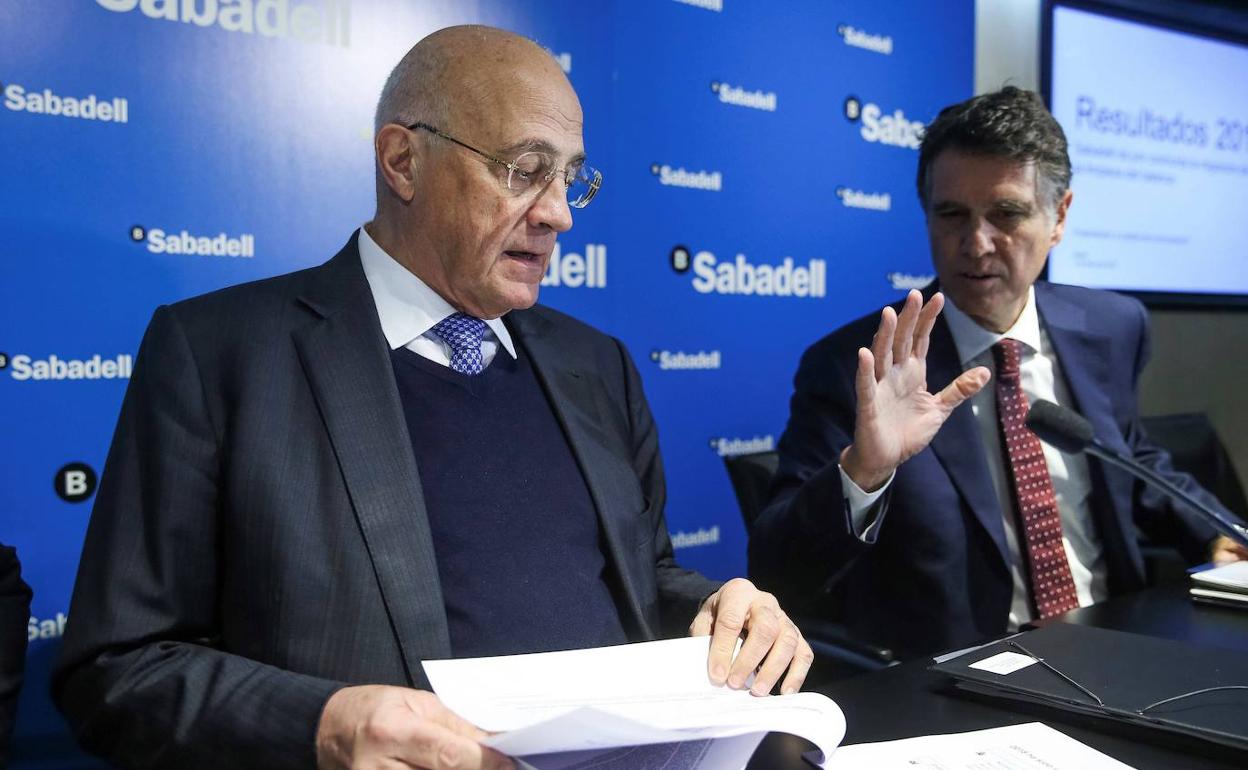 El presidente del Sabadell, Josep Oliu, y el consejero delegado, Jaime Guardiola. 