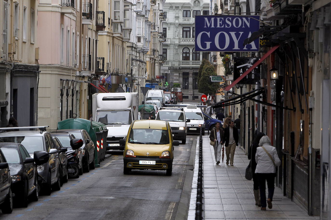 Calle Daoiz y Velarde que, actualmente, no tiene terrazas por carecer de espacio para ello.