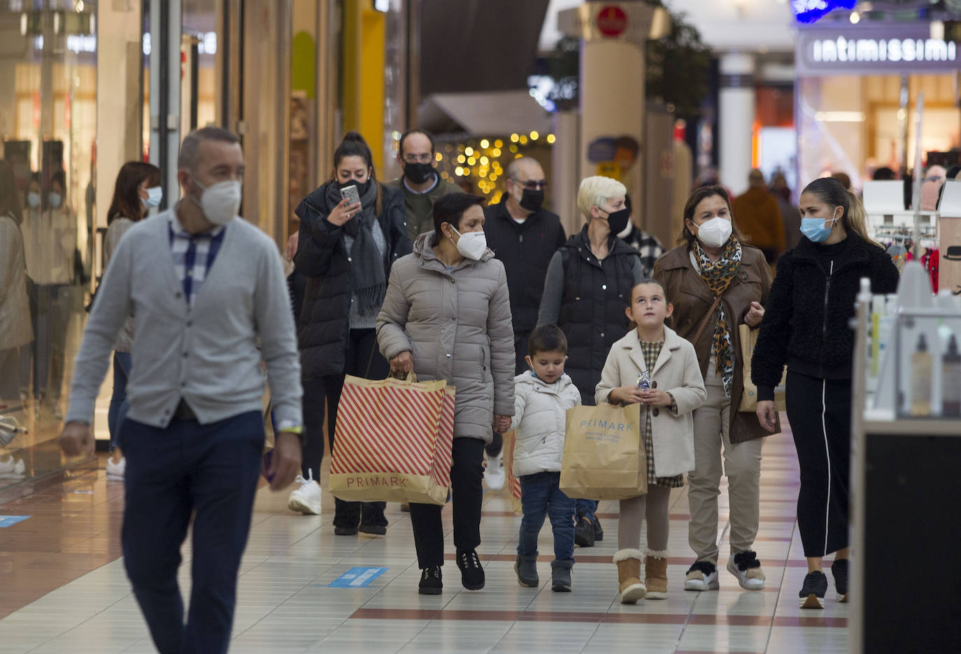 La Navidad está a la vuelta de la esquina y mucha gente aprovecha estos días para realizar compras y quedar en terrazas