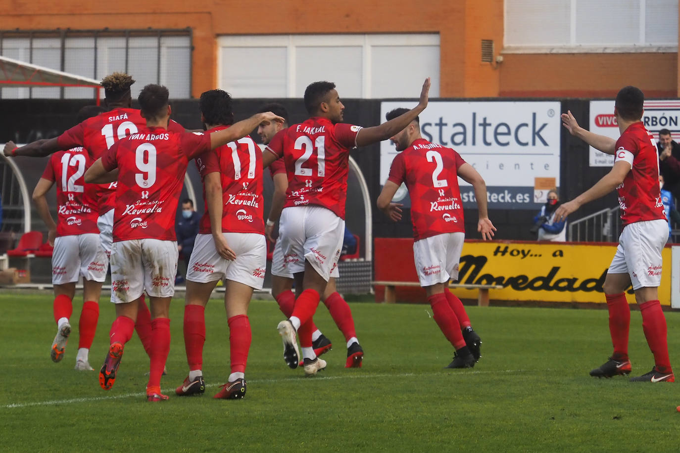 El Charles suma su cuarta victoria de la temporada a costa del Leioa y cierra la primera vuelta de la Liga en la cuarta posición