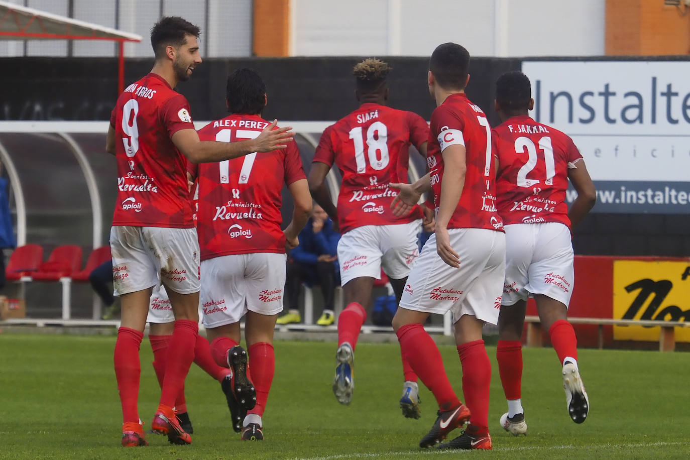 El Charles suma su cuarta victoria de la temporada a costa del Leioa y cierra la primera vuelta de la Liga en la cuarta posición