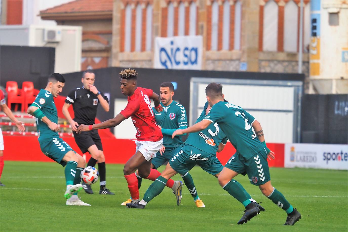 El Charles suma su cuarta victoria de la temporada a costa del Leioa y cierra la primera vuelta de la Liga en la cuarta posición