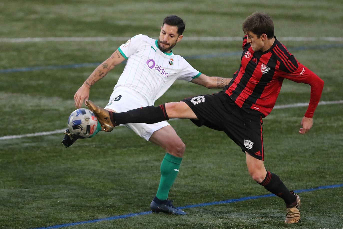 Partido demasiado irregular del Racing. Mala primera parte, en la que pudo marcar gracias a Balboa y en la que el Arenas se adelantó en el marcador con un gol de Leandro de penalti. Los cántabros salieron en tromba tras el descanso y logró la igualada con un cabezazo de Mantilla. 