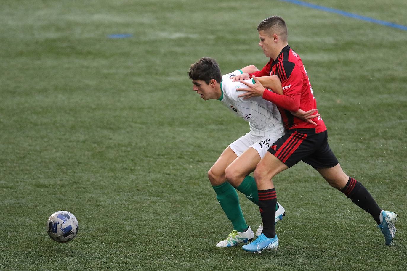 Partido demasiado irregular del Racing. Mala primera parte, en la que pudo marcar gracias a Balboa y en la que el Arenas se adelantó en el marcador con un gol de Leandro de penalti. Los cántabros salieron en tromba tras el descanso y logró la igualada con un cabezazo de Mantilla. 