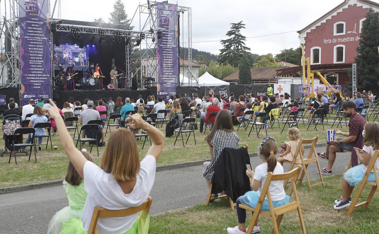 Imagen de un concierto de este verano en Torrelavega, con aforo reducido.