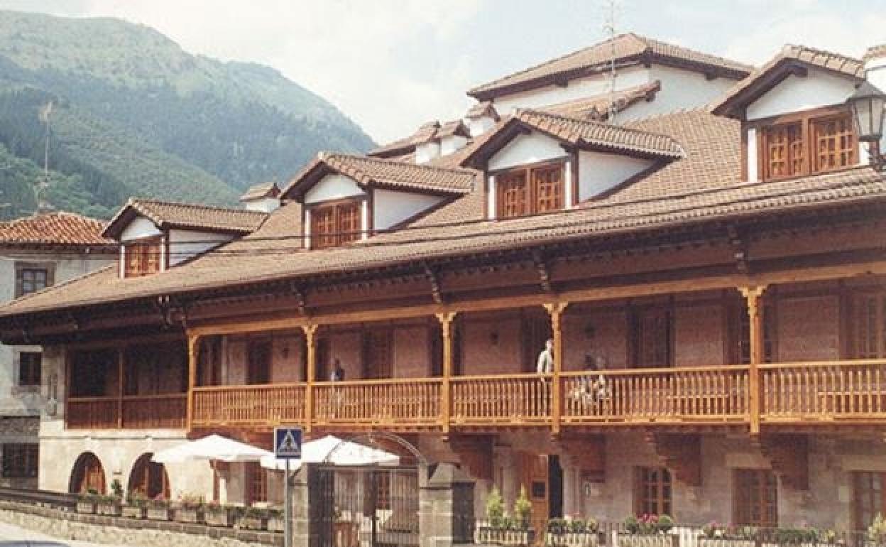 Instalaciones de la residencia Félix de las Cuevas de Potes donde se realizarán finalmente las pruebas PCR.