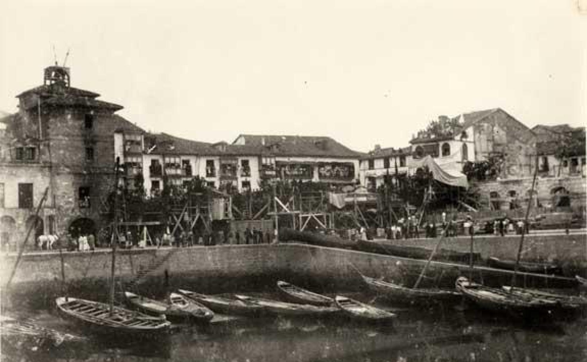 Foto antigua del entorno portuario castreño.