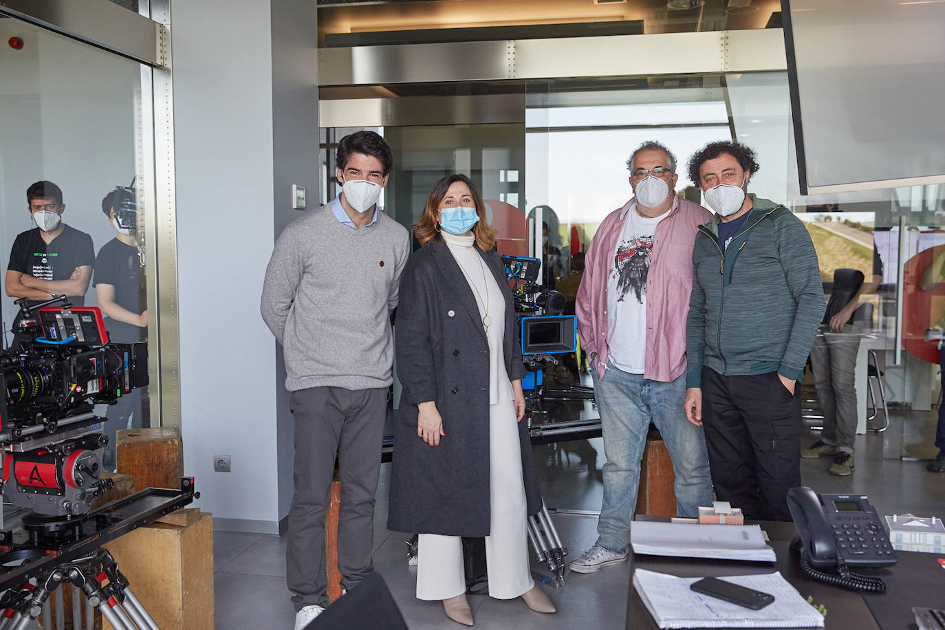 La concejala Miriam Díaz visitó ayer al equipo en Santander.