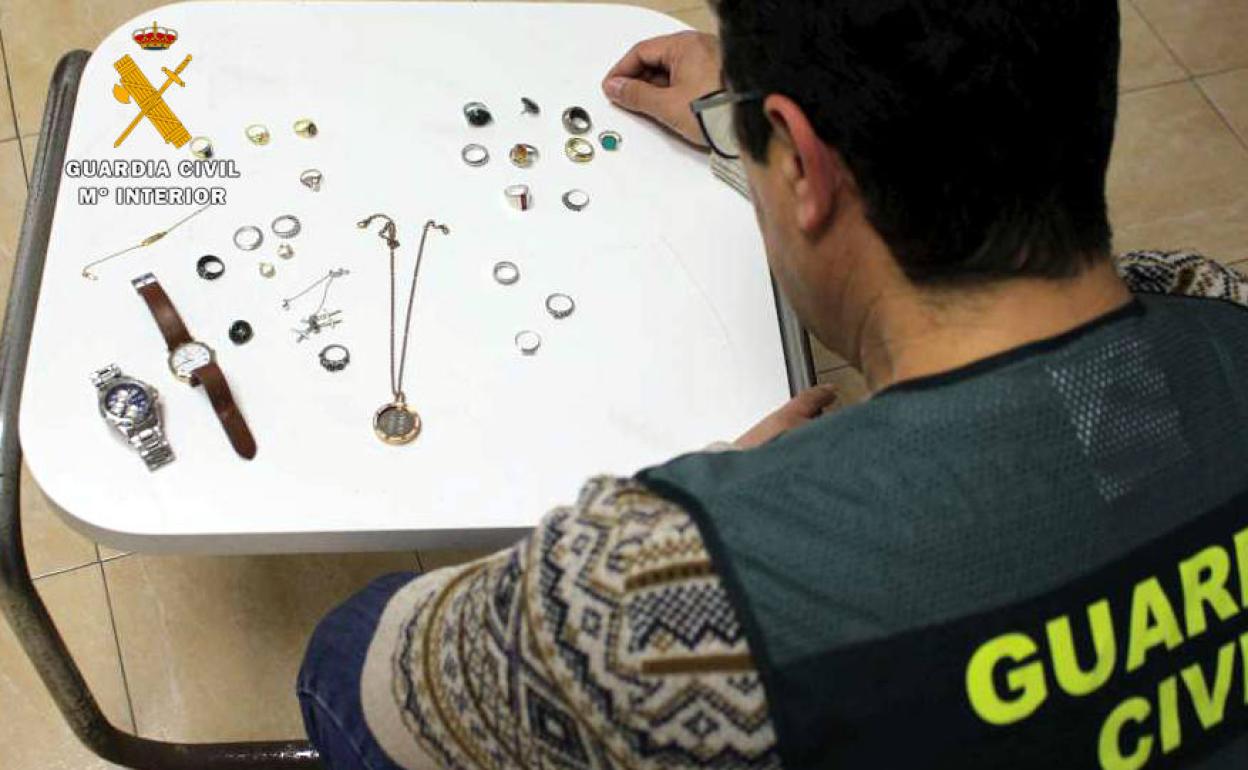 Algunas de las piezas de joyería recuperadas.