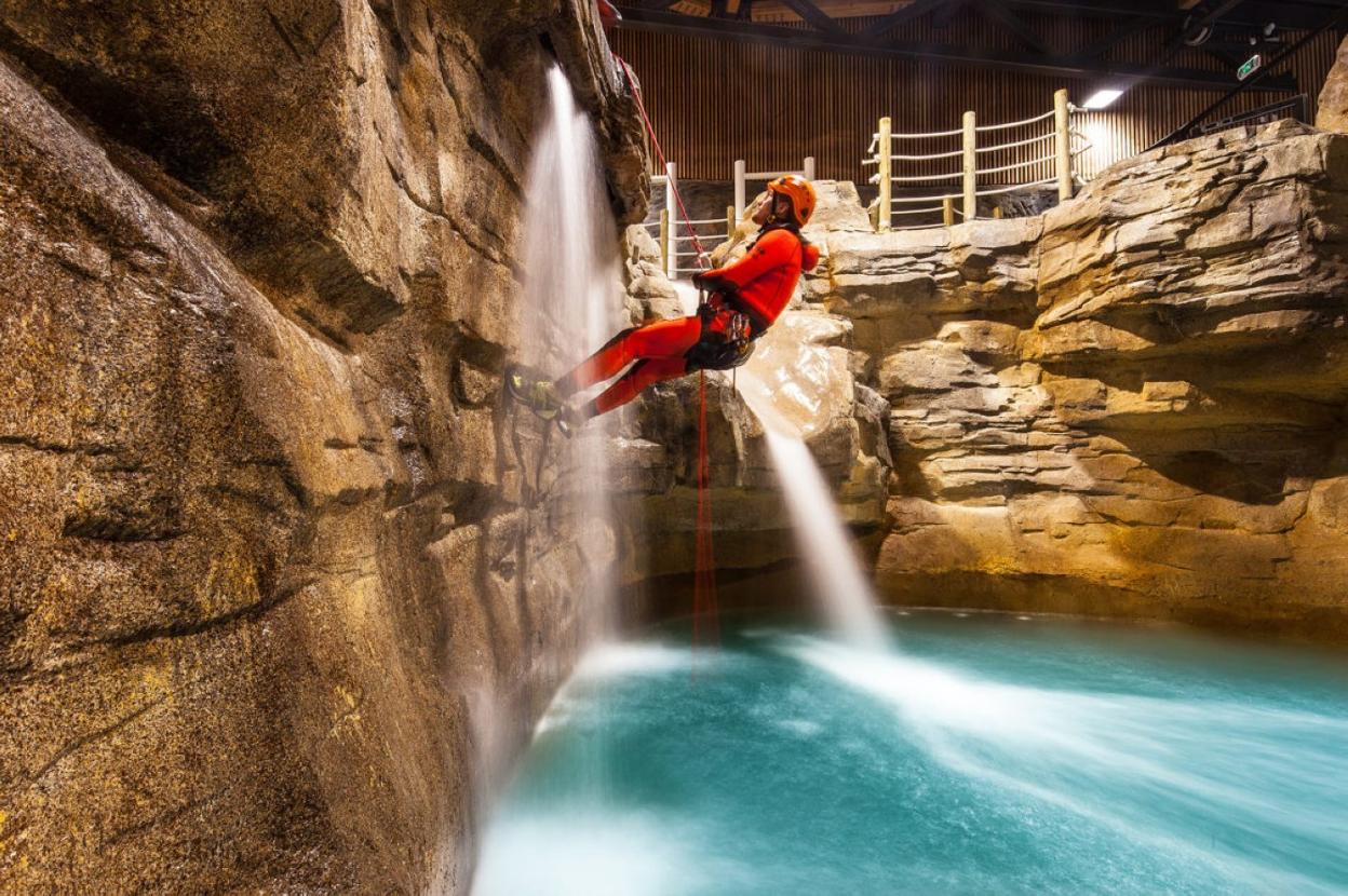 El proyecto contempla la recreación artificial de un circuito de barranquismo con espacios como el de la imagen. canyoning parks