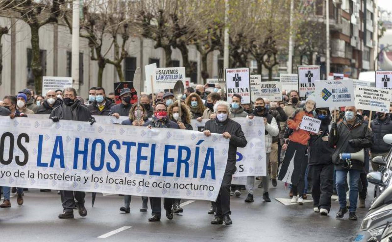 Manifestación de hosteleros, ayer por la mañana en Santander.