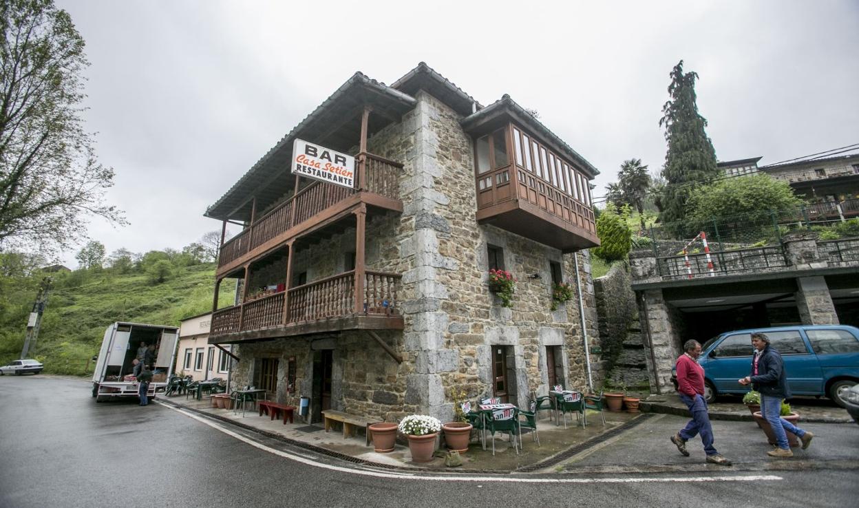 Imagen del establecimiento Casa Setién donde se reunió la cuadrilla de alcaldes y exalcaldes para comer. 