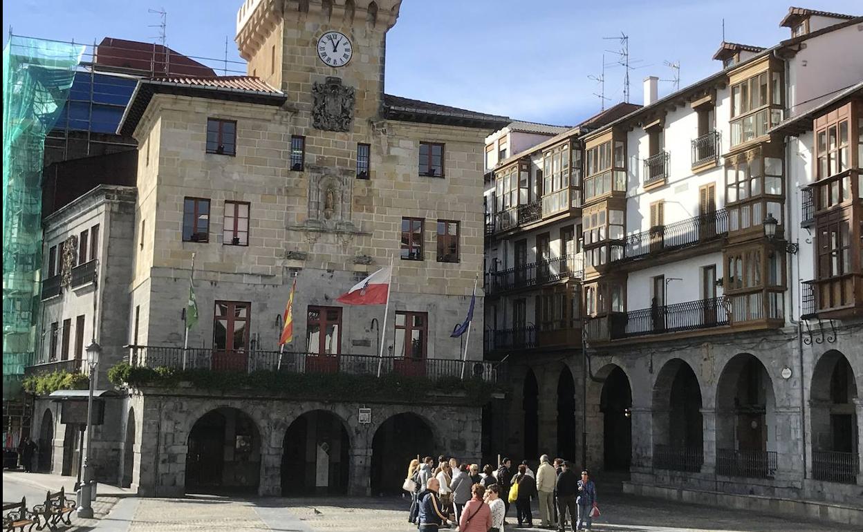 El Pleno de Castro rechaza reprobar al edil de Urbanismo como pretendía el PRC